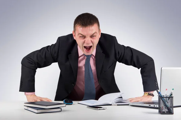 Angry Businessman Screaming Gray Background Looking Camera Office Finances Internet — Stock Photo, Image