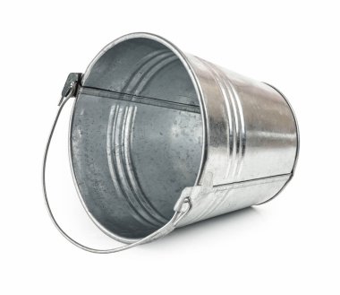 Beyaz bir arka plan üzerinde izole boş metal kova