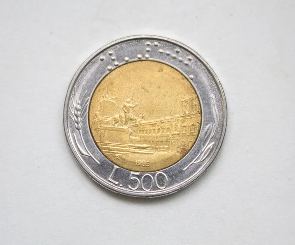 Italian 500 Монета Білим Фоном — стокове фото