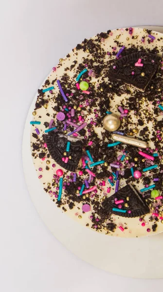 Торт Шоколадными Сладостями Белом Фоне — стоковое фото