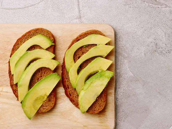 Sağlıklı Öğle Yemeği Avokado Sandviç Üstten Görünüm Kahvaltı Konsepti — Stok fotoğraf