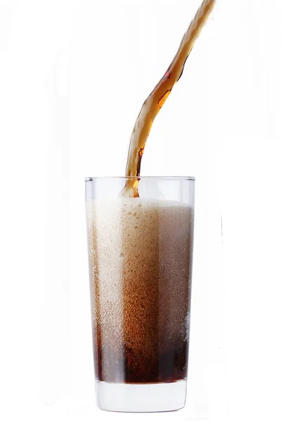 Cola ömlött az üveg elszigetelt fehér background — Stock Fotó
