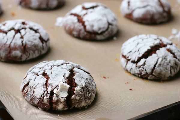 Cookies chocolate cracks freshness. tasty dessert concept. cookies for holidayand christmas — Stock Photo, Image