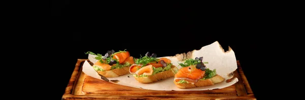 Seleção Bruschetta Saboroso Canapés Com Closeup Salmão Tapas Salmão Com — Fotografia de Stock