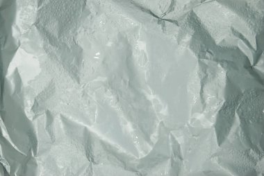 Alüminyum folyo ile su damlaları