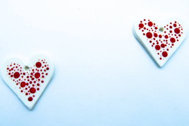 El yapımı kalp şekli. Sevgililer günü için arka plan. kalp seviyorum. İzole.