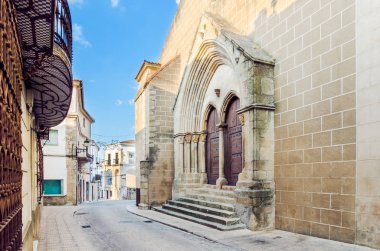 Kilise vücut bulma ve eski sokakta Valencia de Alcantara, Caceres,: Extremadura, Spain