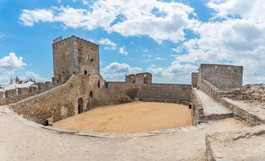 Monsaraz Ortaçağ Kalesi Alentejo, Portekiz.