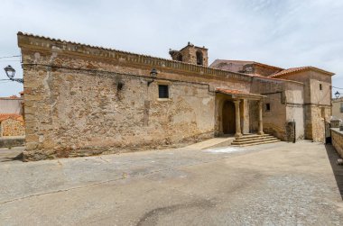 Belvis de Monroy Santiago Apostol Kilisesi