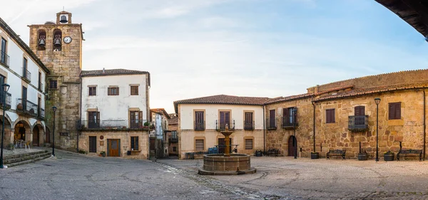 Plaza Mayor Panorámica en San Martín de Trevejo — Foto de Stock