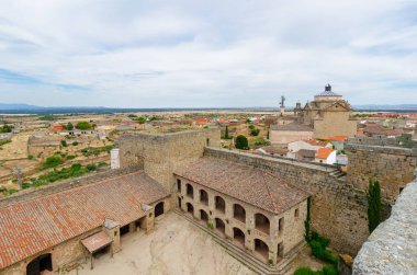 Oropesa ortaçağ kalesi. Toledo. İspanya
