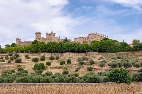 Castillo de Oropesa en Castilla la Mancha, España . — Foto de Stock