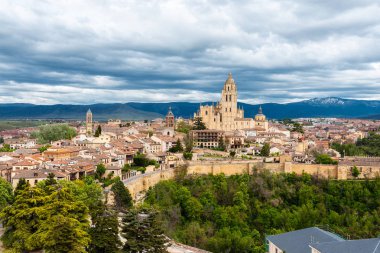 Segovia, İspanya eski ortaçağ kenti görünümü