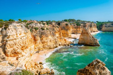 Algarve 'deki marinha plajı, lagoa Portugal, Avrupa.