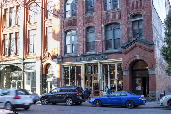 Seattle, WA - March 2019: Belltown Pub store front in Seattle on a beautiful day . — стоковое фото