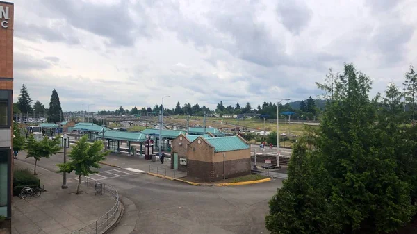Portland, OR. June 2019: Gateway/Northeast 99th Avenue Transit Center train station in Portland Oregon. — Stock Photo, Image