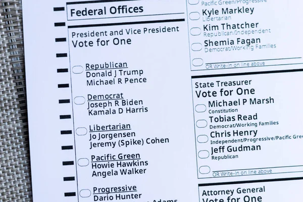 Auf Dem Stimmzettel Standen Die Republikanischen Kandidaten Donald Trump Und — Stockfoto