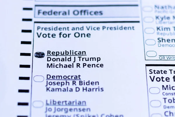 2020年アメリカ合衆国大統領選挙で共和党のドナルド トランプとマイケル ペンスに投票した オレゴン州ポートランド 2020年10月 — ストック写真