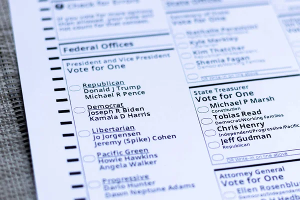 Auf Dem Stimmzettel Standen Die Republikanischen Kandidaten Donald Trump Und — Stockfoto