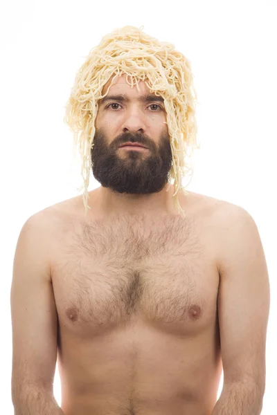 Vousatý Zábavný Mladý Muž Špagety Hlavě Bílé Pozadí Tělo Bez — Stock fotografie