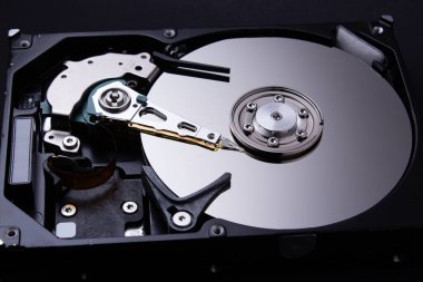 Hard disk kapanıyor. Bir bilgisayarın ayrıntısı.