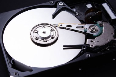 Hard disk kapanıyor. Bir bilgisayarın ayrıntısı.