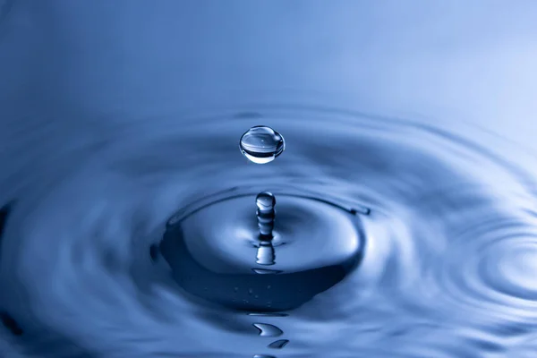 Gota Água Perto Respingo Água — Fotografia de Stock