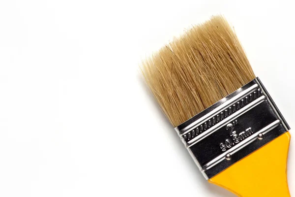 Pincel Pintura Com Alça Madeira Amarela Fundo Branco — Fotografia de Stock
