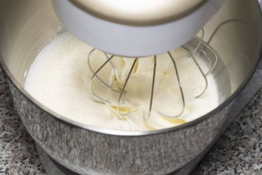 Bir gezegen karıştırıcı meyilli kırbaçlama işlemi. Selectiv