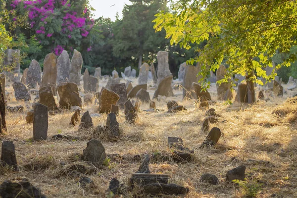 Türkiye 'deki eski Müslüman mezarlığı. — Stok fotoğraf