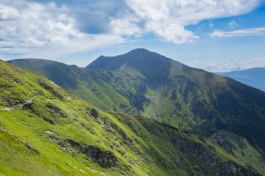 Yüksek Tatras Mountains, Slovakya bulutlar ile yaz aylarında