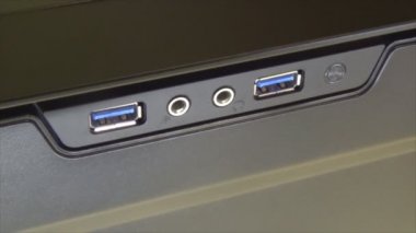 Kişisel bir bilgisayarın USB sistem ünitesi
