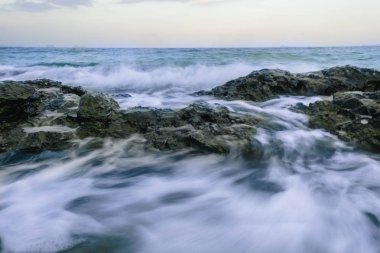 taş zemin üzerine çökmesini dalga hareket okyanus uzun pozlama