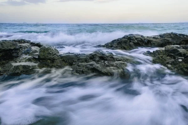 taş zemin üzerine çökmesini dalga hareket okyanus uzun pozlama