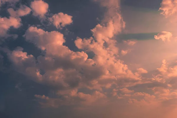 Renkli Gökyüzü Ile Pembe Pembe Sarı Turuncu Mavi Tonları Egzotik — Stok fotoğraf