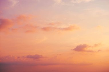 tahmin ve meteoroloji kavramı için günbatımı arka planda soyut cumulustratus bulut güzel