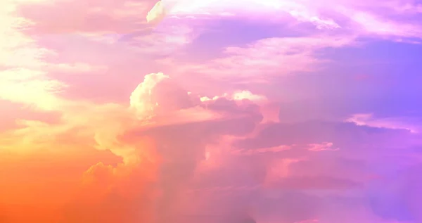 tahmin ve meteoroloji kavramı için günbatımı arka planda soyut Altostratus bulut panorama güzel