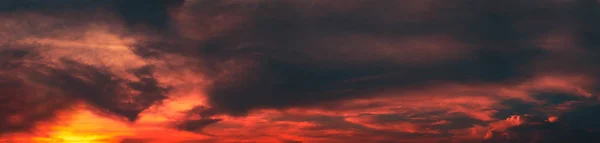 tahmin ve meteoroloji kavramı için alacakaranlık arka planda soyut Altostratus bulut panorama güzel