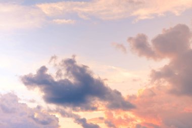 Hava tahmini ve meteoroloji konsepti için arka planda güzel kümülüs bulutu