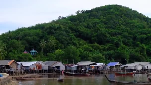 Paisaje pueblo de pescadores en Koh Yao Yai, PhangNga, Tailandia — Vídeo de stock