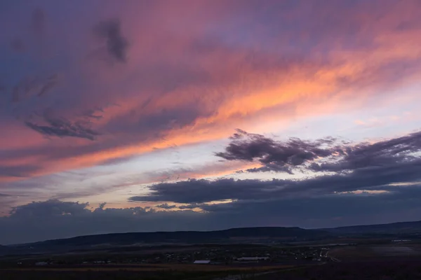 Beautiful Pink Sunset Clouds Village Low Horizon Line Rural Landscape — Stock Photo, Image