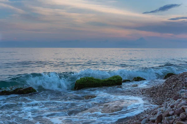 Das Meer Abend Schönes Blaues Licht Landschaft Mit Kieseln Kleinen — Stockfoto