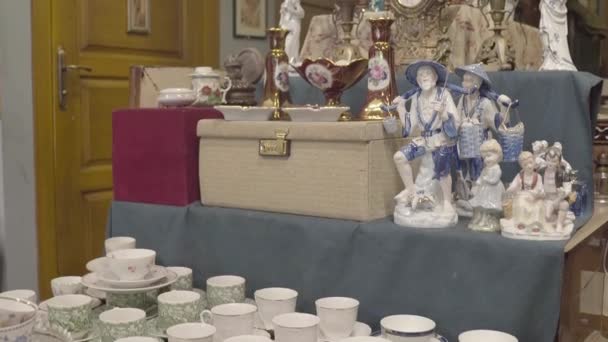 Antico Negozio Cena Set Vecchio Orologio Ceramica Figure Olio Lampade — Video Stock