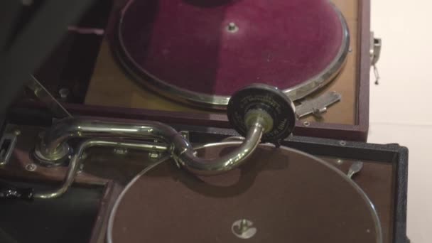 Antiquaire Vieux Phonographes Variés — Video