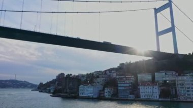 Istanbul Boğaz Köprüsü ve lifler havadan görünümü