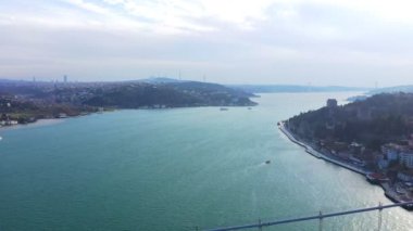 Istanbul Boğaz Köprüsü ve trafik havadan görünümü 2
