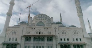 Istanbul Çamlıca cami inşaat ve Marmara Denizi havadan görünümü