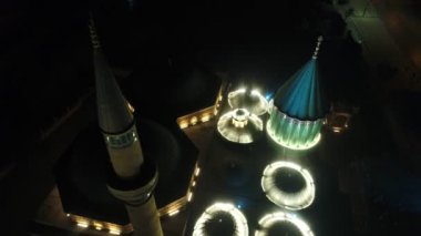 Konya Mevlana Camii karmaşık gece hava görünümünü 10