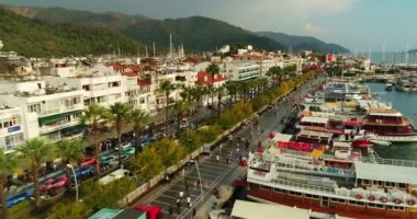 Marmaris sahil evleri ve Marina