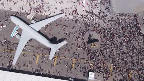 Champ Festival Aviation Avec Foule Les Vieux Avions Militaires Avion Clip Vidéo